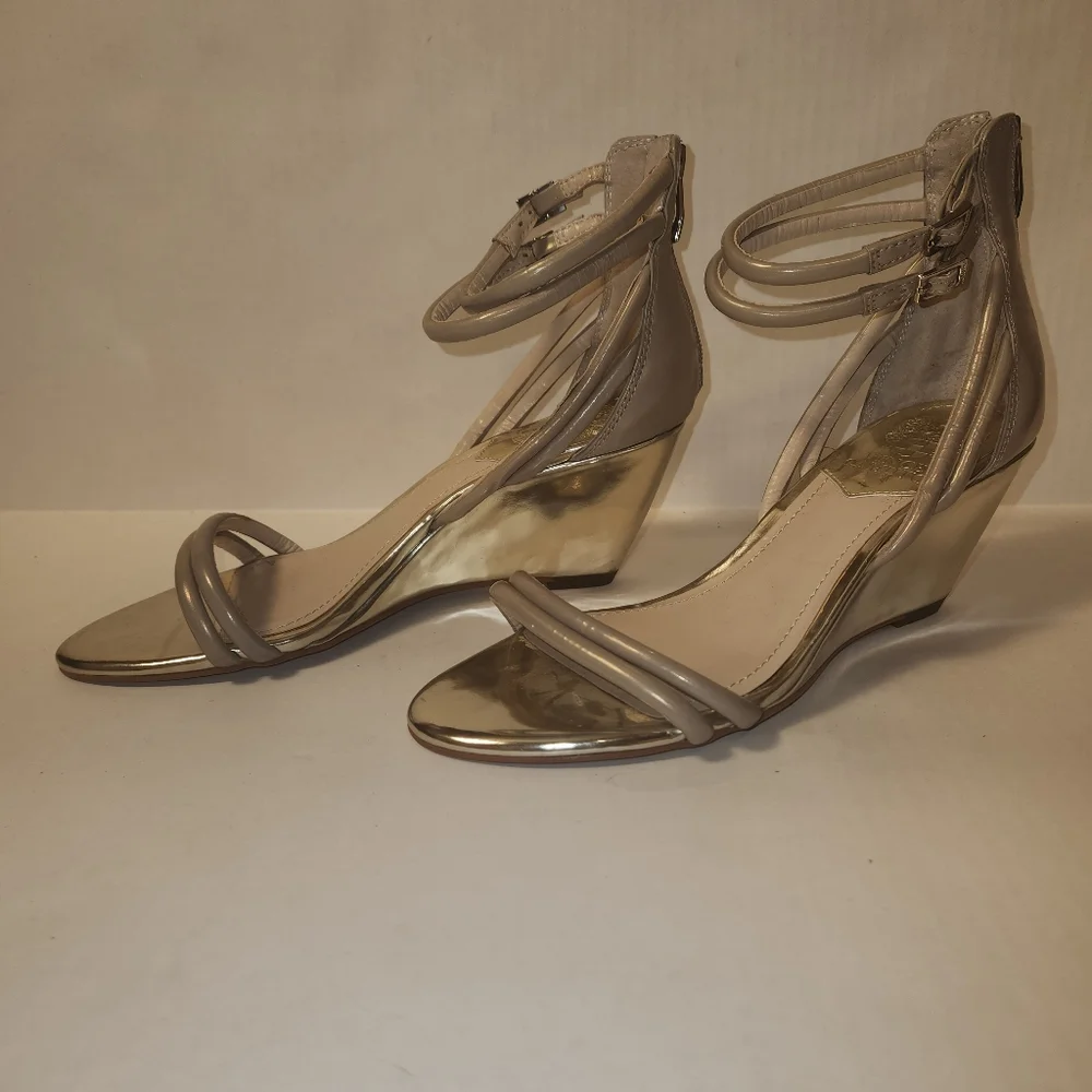 Vince Camuto Metallic Iridescent Gold Beige Leather Wedge Heeled Sandals 8 EUC